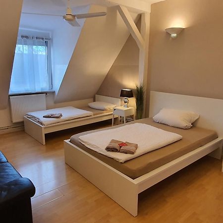 Colodging Mannheim - Private Rooms & Kitchen Екстер'єр фото