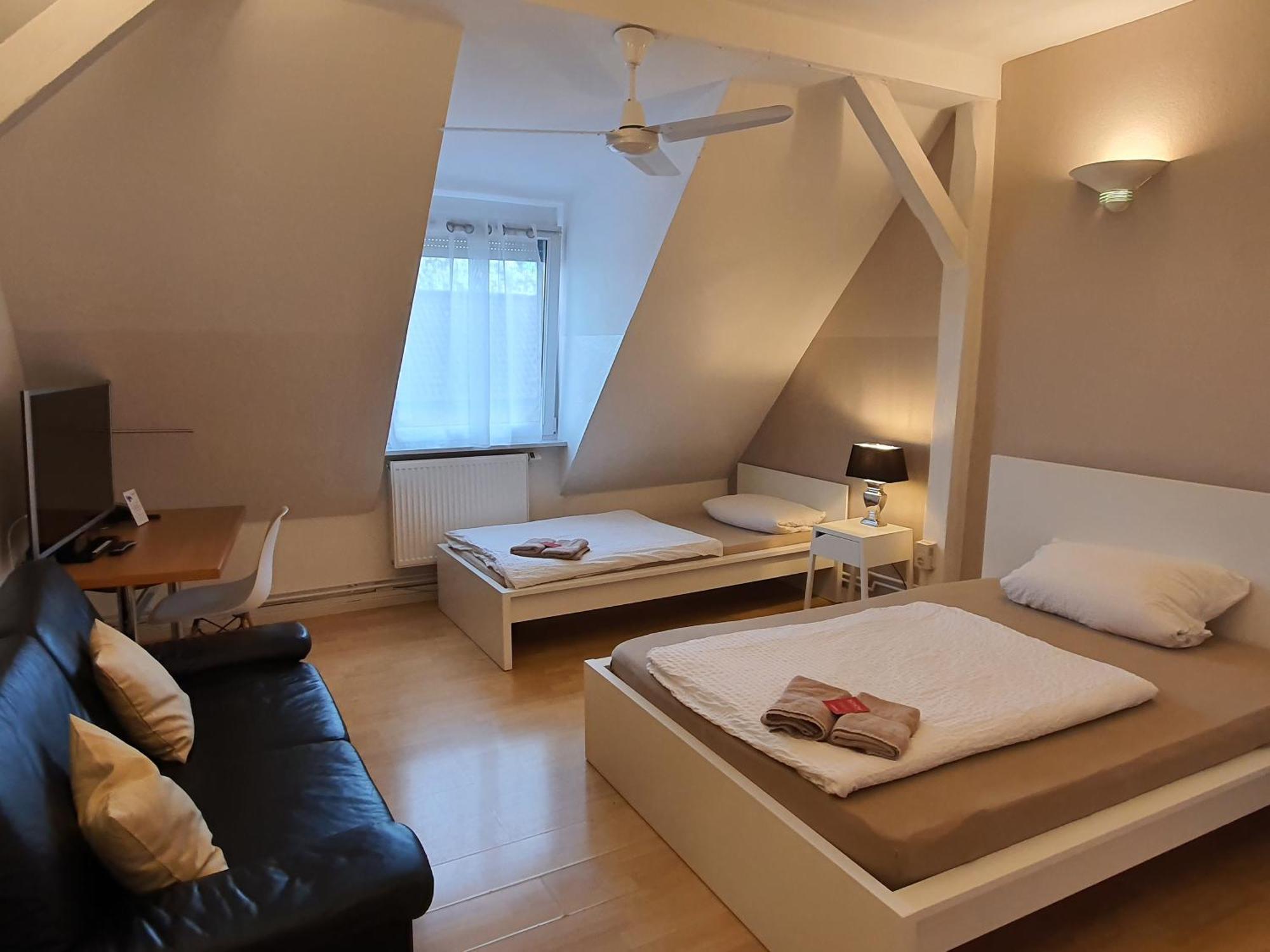 Colodging Mannheim - Private Rooms & Kitchen Екстер'єр фото