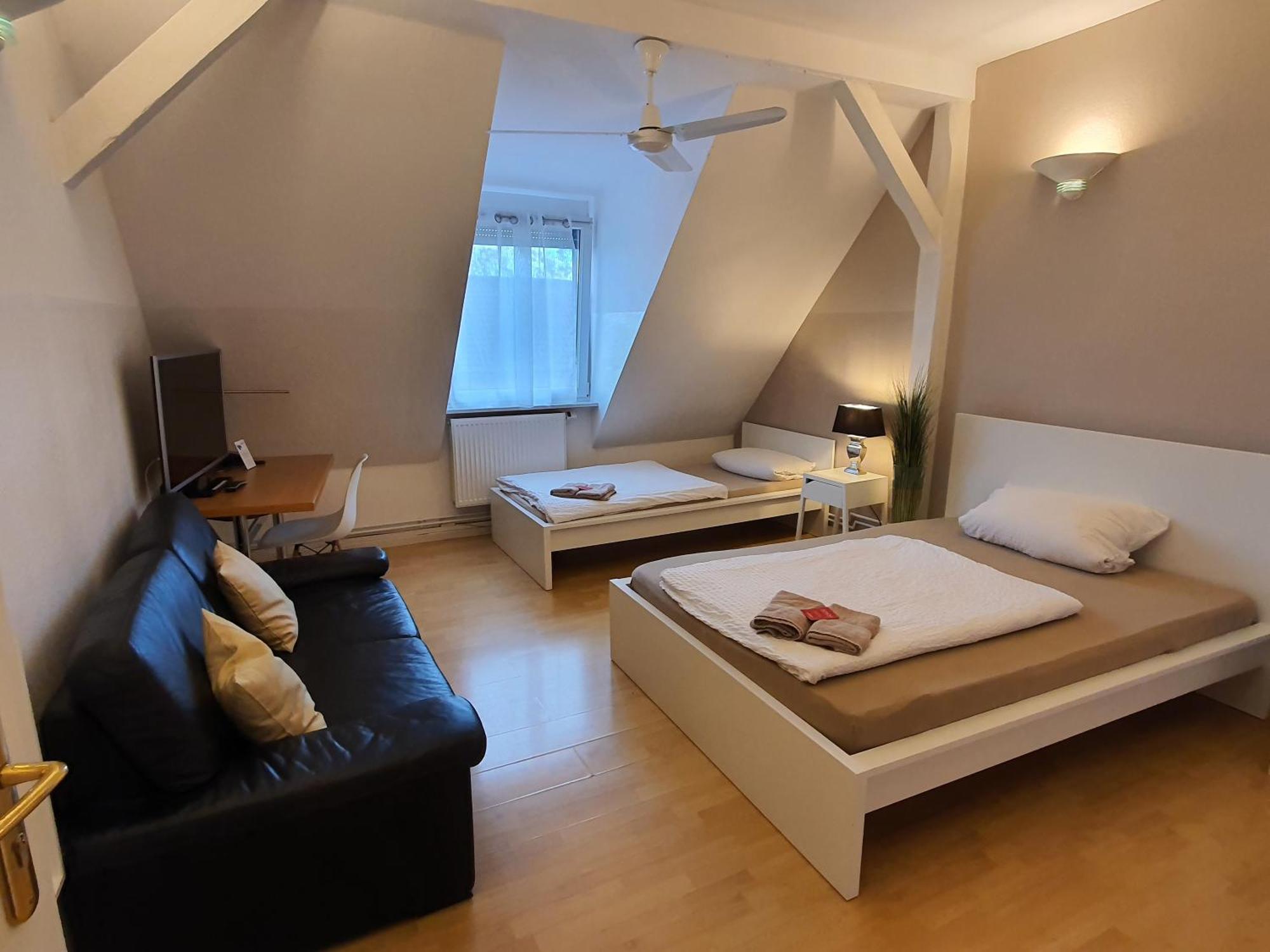 Colodging Mannheim - Private Rooms & Kitchen Екстер'єр фото