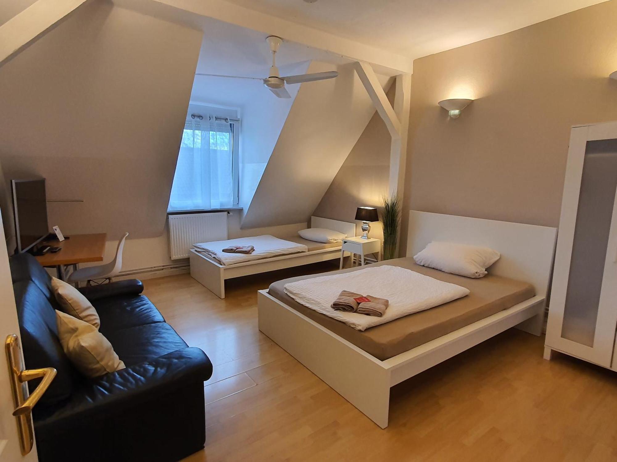 Colodging Mannheim - Private Rooms & Kitchen Екстер'єр фото