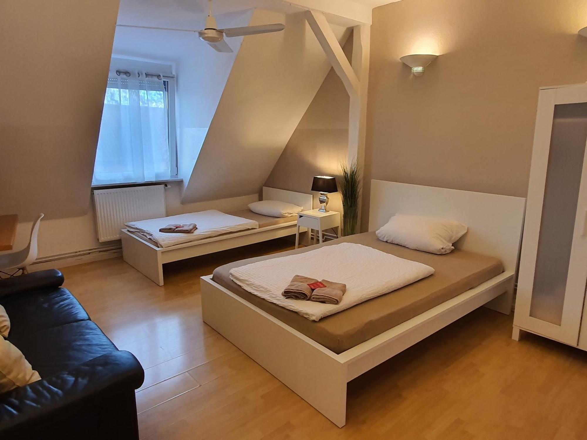 Colodging Mannheim - Private Rooms & Kitchen Екстер'єр фото