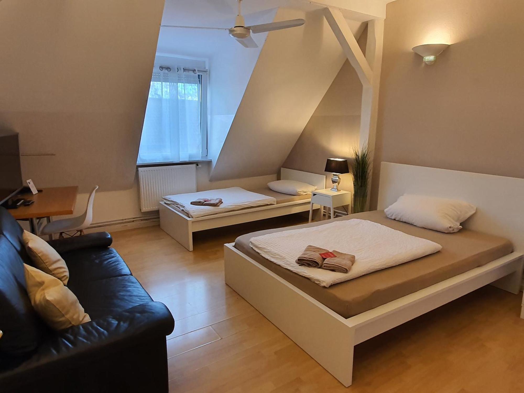 Colodging Mannheim - Private Rooms & Kitchen Екстер'єр фото